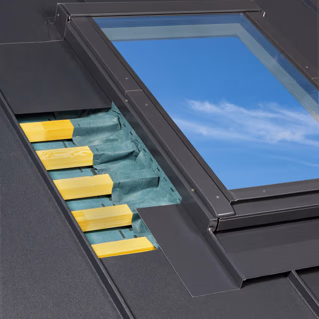 Einzelnes Dachfenster mit Eindeckrahmen